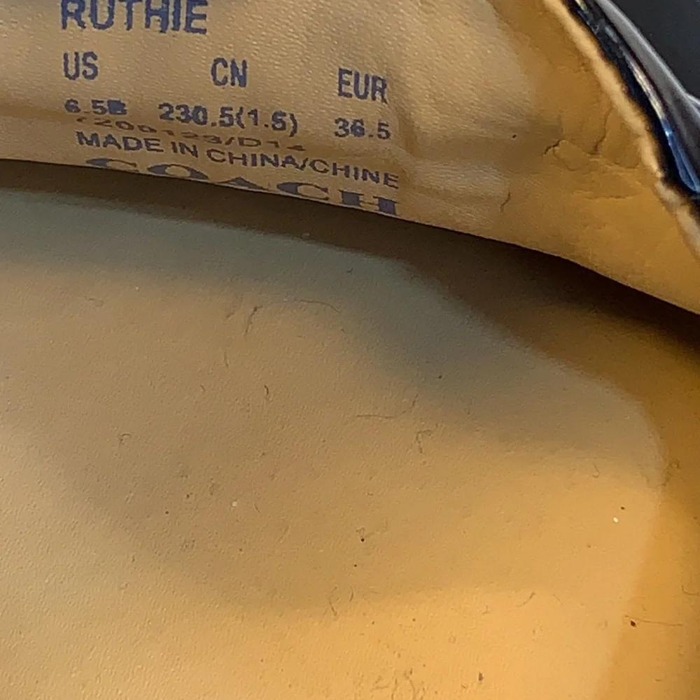Coach almost NEW leather loafers/flats worn once